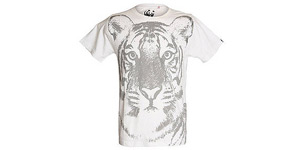 Get your exclusive tiger t-shirt today! / ©: WWF-Canada / ©: WWF-Canada