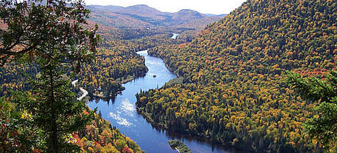 Jacques-Cartier River in Fall / ©: Caroline Lauzon / ©: Caroline Lauzon