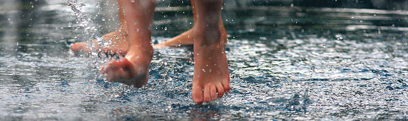Children playing in a water park, Toronto, Ontario, Canada. / ©: Frank PARHIZGAR / WWF-Canada / ©: Frank PARHIZGAR / WWF-Canada