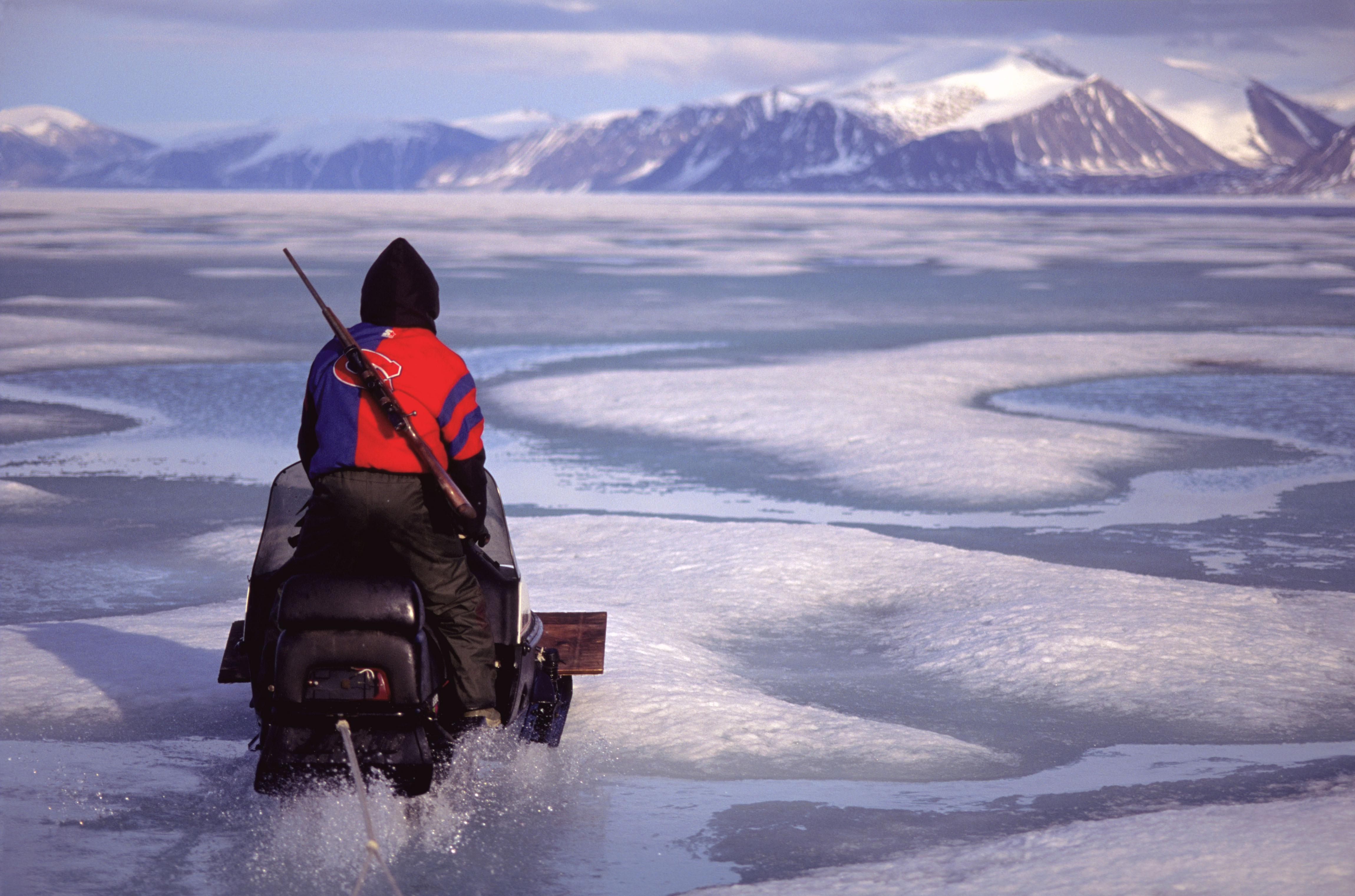 Man on skidoo on the ice, Canada / ©: Staffan Widstrand / WWF