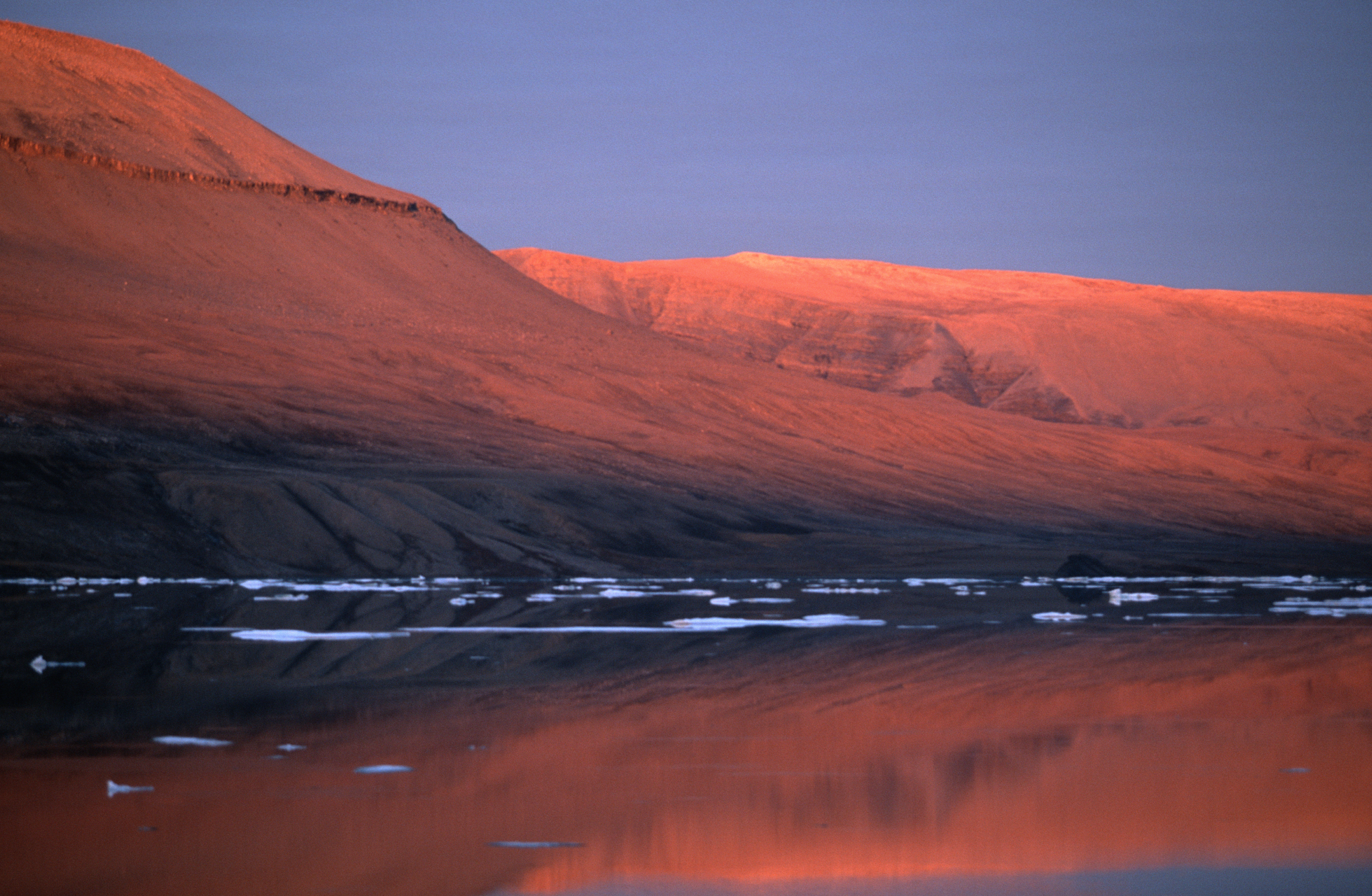 Sunrise reddens the mountains and the sea ice floating on Admiralty Inlet, northwest Baffin Island, Nunavut, Canada. / ©: Lee NARRAWAY / WWF-Canada