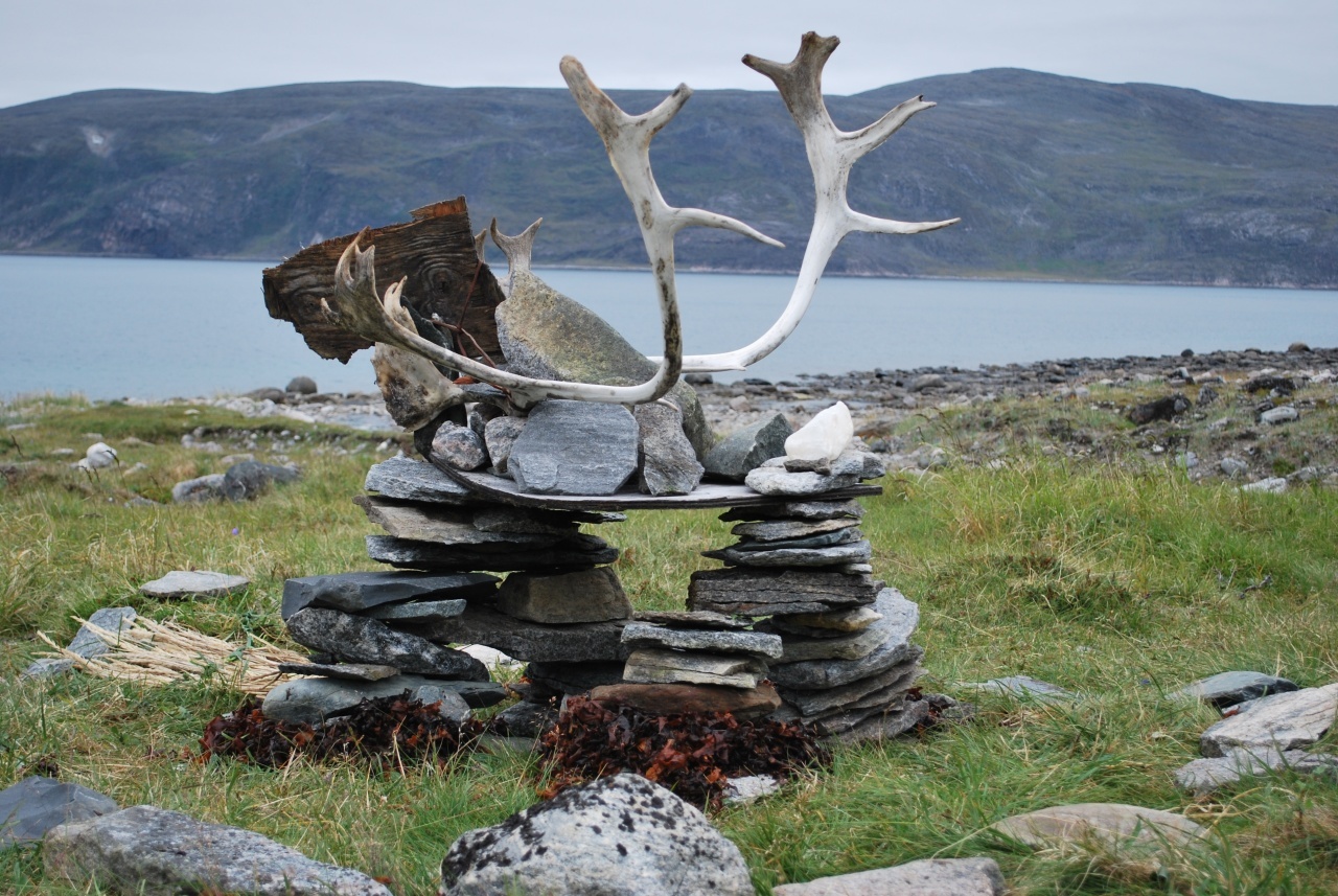 Caribou antlers on a rocky platform, Douglas Harbour, Nunavut, Canada / ©: Zoe Caron / WWF-Canada
