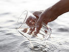 Water glass / ©: iStockPhoto.com / ©: iStockPhoto.com