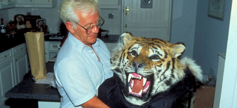 Illegal wildlife trade
© Wil Luiijf / WWF rel=
