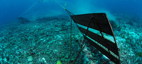 A bottom trawler scrapes the ocean floor destroying the habitat / ©: Brian J. Skerry / National Geographic Stock / WWF / ©: Brian J. Skerry / National Geographic Stock / WWF